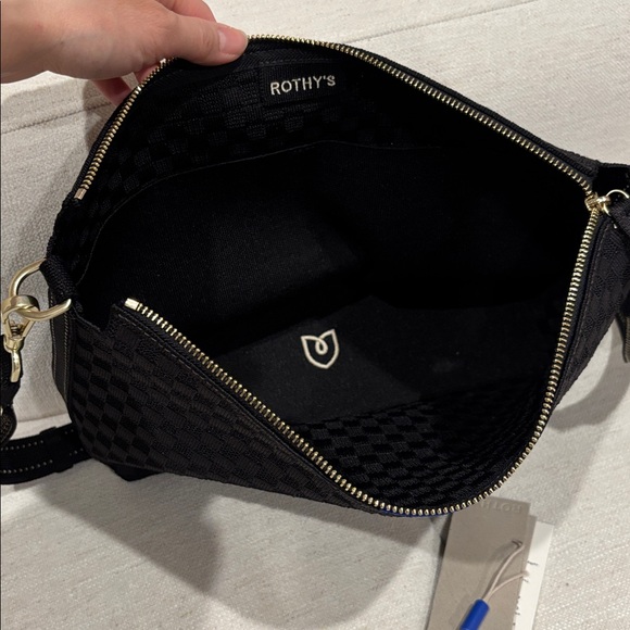 NEW Rothy’s The Daily Crossbody in black sand - Picture 3 of 5